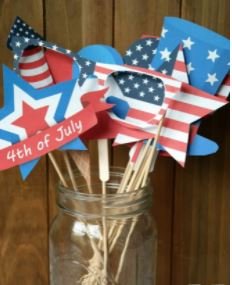 Patriotic Photo Booth Props as Patriotic Crafts.